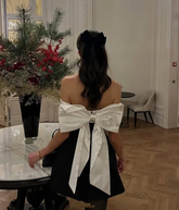 Elegante vestido de fiesta de satén negro sin tirantes, corte A y lazo Y8508